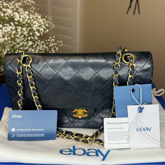 CHANEL Double Flap 25 Quilted CC Lambskin w/Chain Shoulder Bag/Gold Chain - Picture 2 of 16